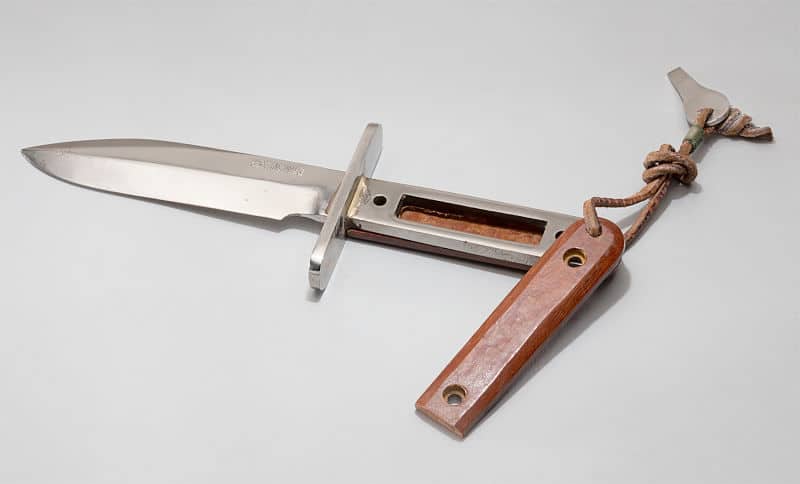 Astronauti programa Mercury imali su nož sa skrivenim odjeljkom za papirić s par ruskih riječi (Credit: Gizmodo)