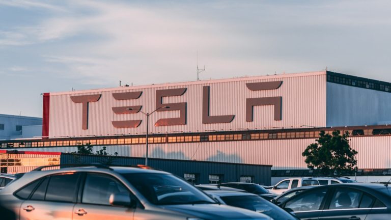 Muskova vizija budućnosti u vašem automobilu: Tesla uskoro s revolucionarnim AI pomoćnikom